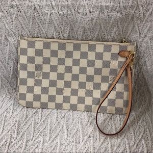 NWOT Louis Vuitton Neverfull MM Pouch